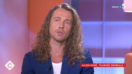 "Il est rentré dans le salon, et il m’a dit ça » : Julien Doré révèle le caprice de son fils auquel il a cédé
