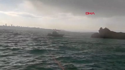 Deniz bisikleti ile göle açılıp, mahsur kalan gençleri su altı polisi kurtardı