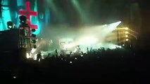 Marilyn Manson se desmaya durante el temaBeautiful People en Sudbury Ontario Canada