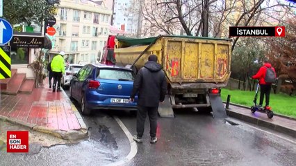 İstanbul Beşiktaş'ta hafriyat kamyonunun tekeri fırladı