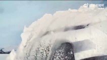 L'auto che si leva la neve da sola