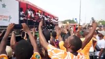 La folle festa della Costa d'Avorio per le strade