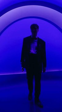 Une nouvelle ère de glamour et d'élégance s'ouvre avec Cillian Murphy, la nouvelle égérie de Versace ! Découvrez le charisme et le style inimitable de l'acteur irlandais dans la dernière campagne de la célèbre maison de mode italienne. ✨