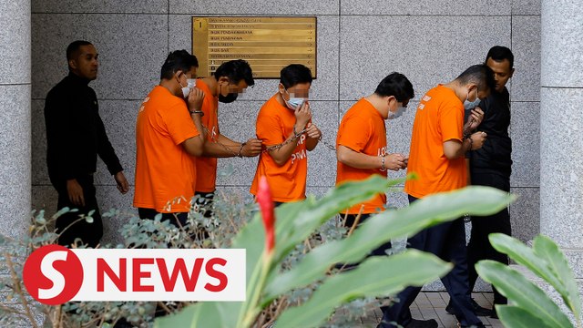 10 civil servants remanded over bribes from contraband smugglers