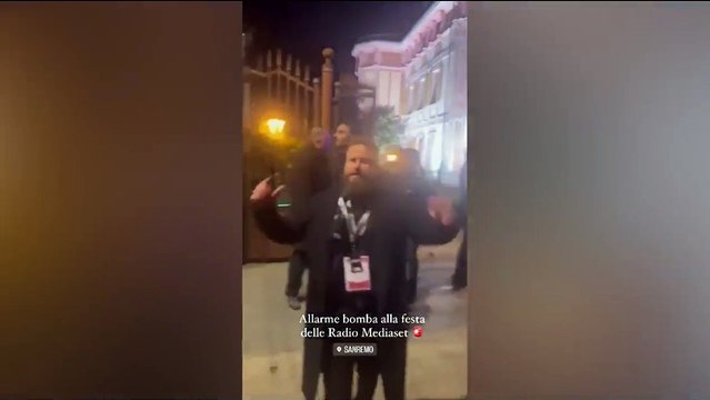 Allarme bomba a Sanremo durante festa con gli artisti: evacuata Villa Nobel