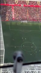 Guardare una partita dall'aereo? Ad Anfield succede anche questo