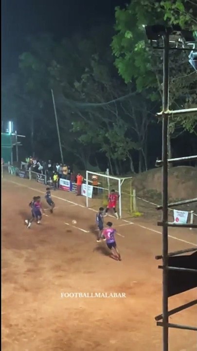 Portiere, che papera: rinvia e se la butta dentro!