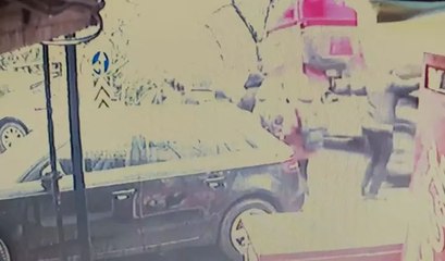 Tekeri fırlayan hafriyat kamyonu dehşeti yaşattı