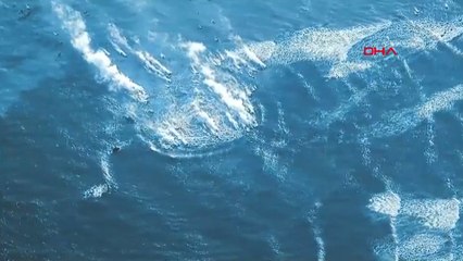 Japonya’daki volkan sualtından yüzeye duman püskürtmeye başladı