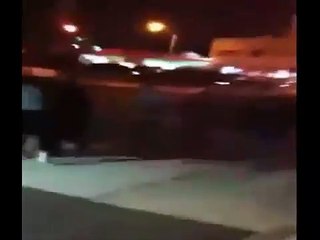 Policia Grabado Golpeando A mujer en la Calle