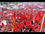Hugo Chávez canta el Himno de Venezuela  junto a su pueblo