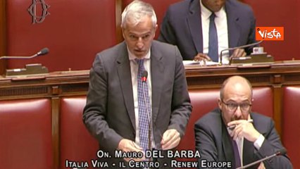 Salvini si siede vicino a Meloni alla Camera, Faraone: "Bacio, bacio!"