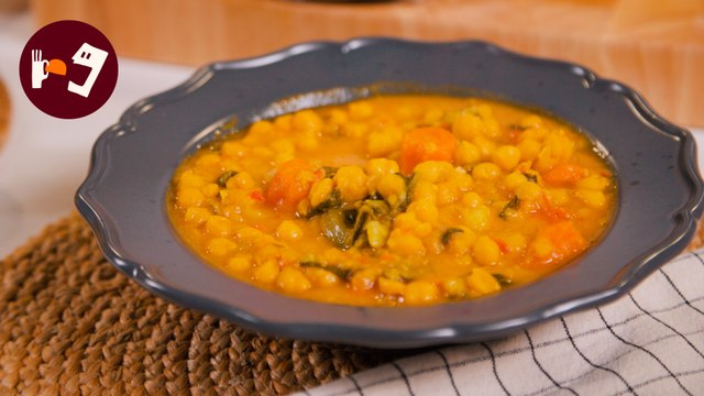 Guiso de garbanzos con acelgas - Receta de la abuela saludable y deliciosa con la cuchara