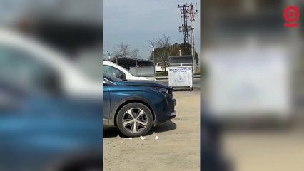 Marmaraereğlisi Belediyesi'ne bırakılan siyah çelenk, zabıta tarafından çöpe atıldı