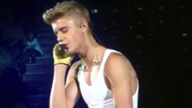 Justin Bieber Performance Yellow Raincoat Live in Paris Concert