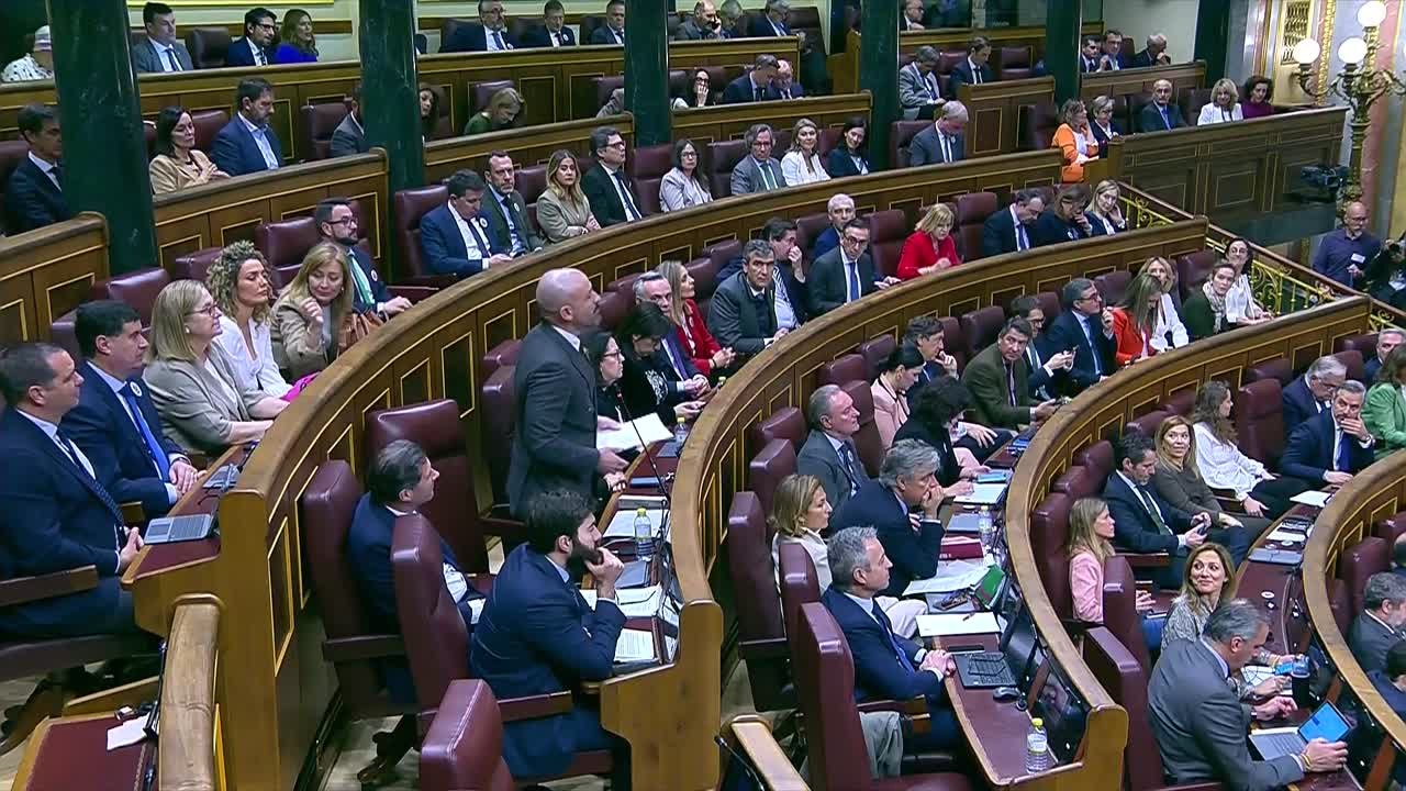 Bronca entre el PP y PSOE por la violencia machista: "¡Vergüenza, el negacionismo mata y ustedes son cómplices!"