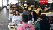 İranlılar Nevruz için Van'a akın etti! Eğlence mekanları dolup taşıyor