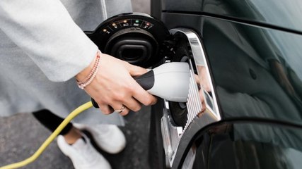 Elektrikli aracı olanlar dikkat! Bataryası yanarsa suyla müdahale etmeyin