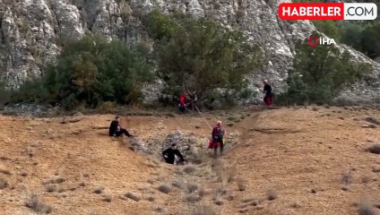 Doğa yürüyüşünde mahsur kalan 2 kişiyi AFAD ekipleri kurtardı