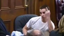 Asesino de Ohio levanta el dedo a familiares de víctimas de tiroteo recibe 3 cadenas perpetuas