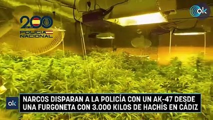 Narcos disparan a la Policía con un AK-47 desde una furgoneta con 3.000 kilos de hachís en Cádiz