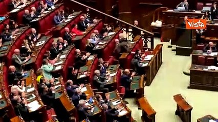 La standing ovation del centrodestra al termine dell'intervento di Meloni alla Camera