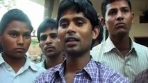 Transeúntes ignoran a madre y hijo muertos después de un fatal accidente en la India