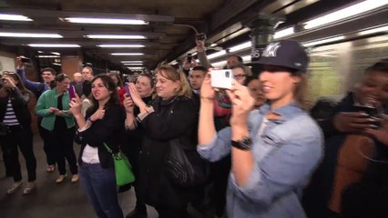 Michael Bublé Sings in NYC Subway Video