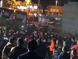 Télécharger la video: Peleas entre las porras de Xolos contra porra de Chivas