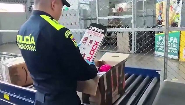 Entre juguetes, ropa y electrodomésticos hallaron material de guerra en aeropuerto El Dorado