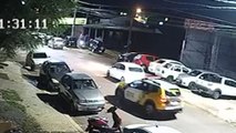Vídeo mostra homem baleando 'amigo' em bar e imediata ação da PM para deter atirador