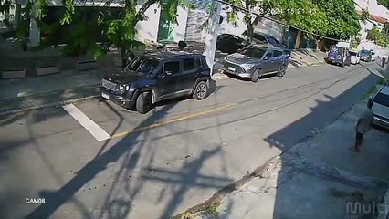 Vídeo flagra assalto a dono de oficina em Niterói