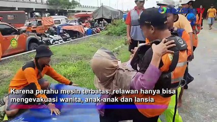 Evakuasi Warga Terdampak Banjir Demak Terkendala Arus dan Minimnya Perahu Karet