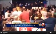 Dos mujeres pelean porque uno de sus hijos es lanzado fuera de su silla
