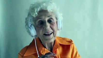 Abuelita de 89 años cantando su canción favorita