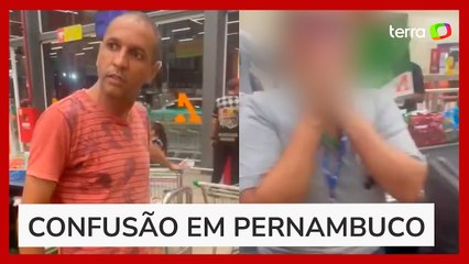 Homem joga moedas no rosto de caixa de supermercado, e mulher desmaia; vídeo mostra confusão