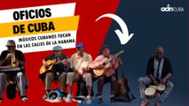 Músicos cubanos tocan en las calles de la Habana