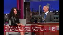 Salma Hayek penosa al cantar el Himno Nacional Mexicano
