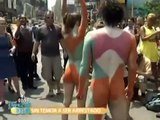 Cuerpos desnudos son pintados en las calles de NYC