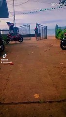 chill in the beach