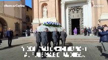 Video: palloncini bianchi al funerale di Andreea