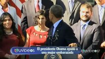 Mujer casi se desmaya durante discurso de Barack Obama