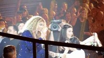 Beyonce se intromete en la foto de una chica durante concierto en vivo