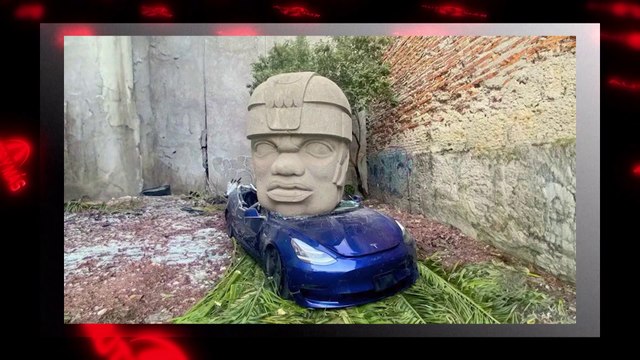 ¡Cabeza Olmeca aplastó un Tesla!