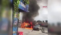 Takside çıkan yangın park halindeki otomobile sıçradı