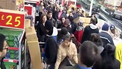 Download Video: Compradores salvajes del Viernes Negro éxitos del Reino Unido