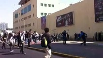 Encapuchados lanzan luego de march 1DMX piedras a instalaciones de Televisa