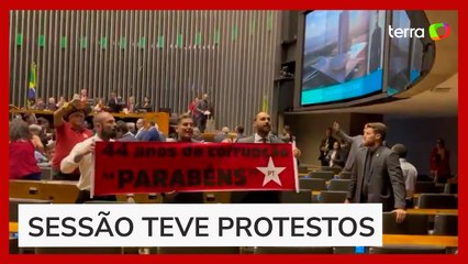 Homenagem aos 44 anos do PT registra tumulto e troca de ofensas entre deputados na Câmara