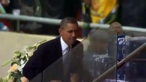 Histórico apretón de manos de Fidel Castro y Barack Obama durante el funeral de Nelson Mandela