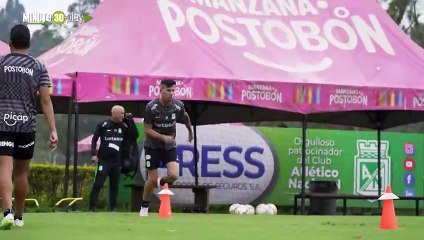 Vamos todos juntos la hinchada y los jugadores Pablo Repetto, técnico de Atlético Nacional